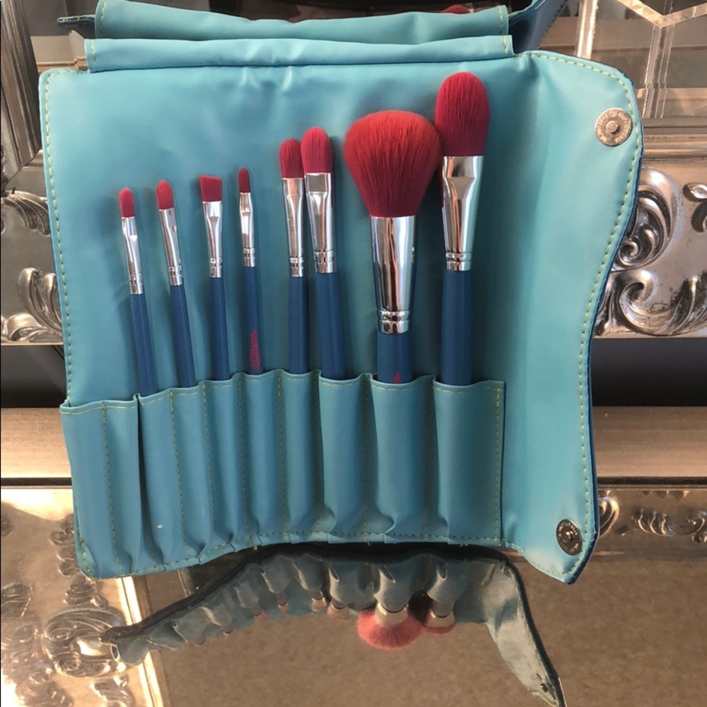 Cruelty Free Glam On Travel Brush Set - Picture 2 of 4